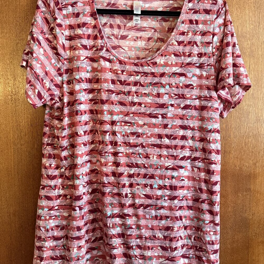 LuLaRoe Classic T in 2XL in Red wine colored stripes with leaf design through it